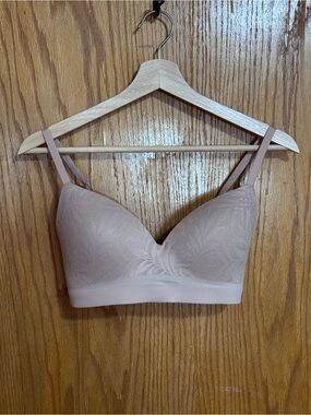 Soma Light Nude Wireless Seamless Bra with Leaf Texture
Sz 34C